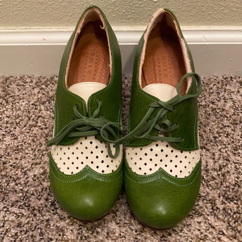Chie Mahara vintage heels.